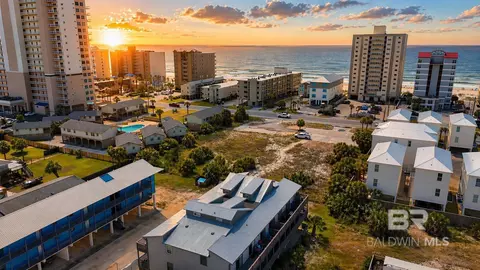 1041 W Lagoon Ave #302, Gulf Shores, AL 36542
