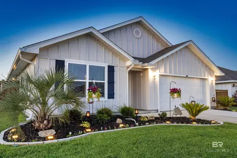 420 Winters Ave, Gulf Shores, AL 36542