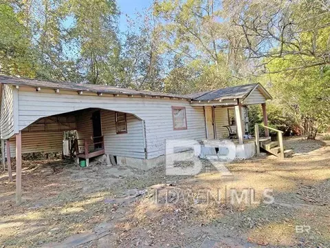 726 Travis St, Brewton, AL 36426