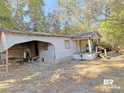 726 Travis St, Brewton, AL 36426