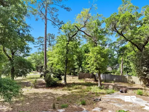7201 Helton Dr, Foley, AL 36535