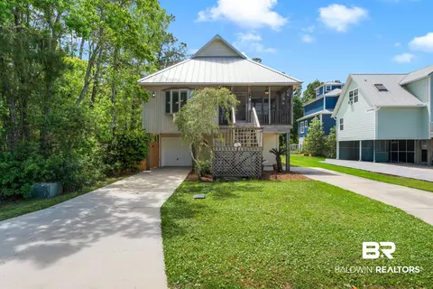 5201 Skiff Ln, Gulf Shores, AL 36542