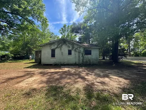 105 Maddox St, Brewton, AL 36426