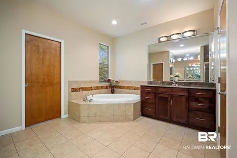 Bath - 3780 Pelham Dr, Mobile, AL 36619 photo 2 of 6