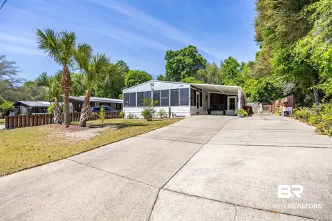 1524 Valencia Dr, Lillian, AL 36549