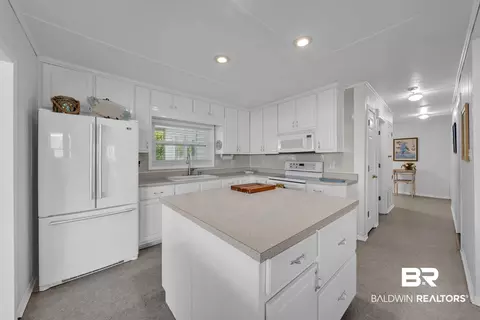 Kitchen - 9237 Shore Dr, Foley, AL 36535 photo 2 of 3