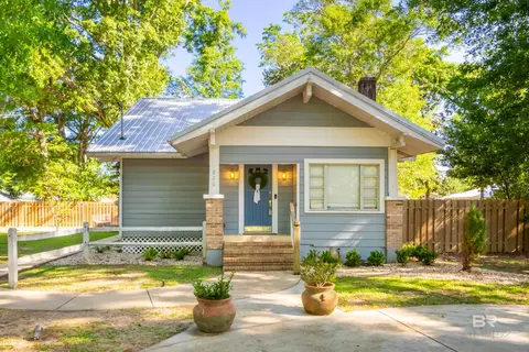 220 W Spruce Ave, Foley, AL 36535