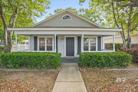 1 Cottage Dr, Fairhope, AL 36532