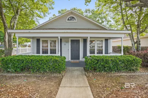 1 Cottage Dr, Fairhope, AL 36532