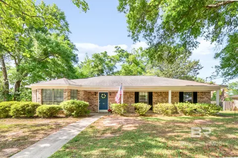 112 Baratara Dr, Chickasaw, AL 36611