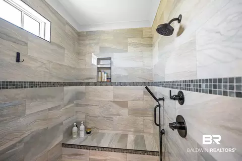 Bath - 12088 Gateway Dr, Elberta, AL 36530 photo 2 of 3