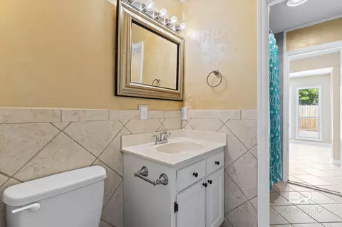 Bath - 3724 S Claridge Rd, Mobile, AL 36608 photo 2 of 3