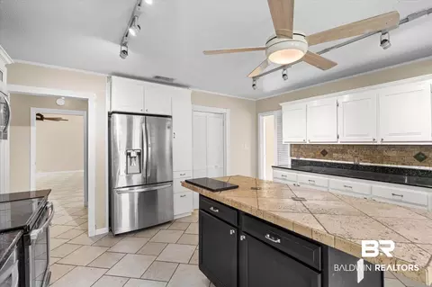 Kitchen - 3724 S Claridge Rd, Mobile, AL 36608 photo 3 of 7