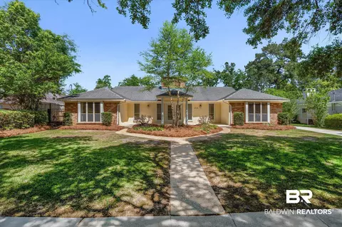 Exterior - 3724 S Claridge Rd, Mobile, AL 36608 photo 2 of 10