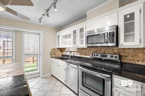 Kitchen - 3724 S Claridge Rd, Mobile, AL 36608 photo 5 of 7