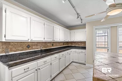 Kitchen - 3724 S Claridge Rd, Mobile, AL 36608 photo 4 of 7