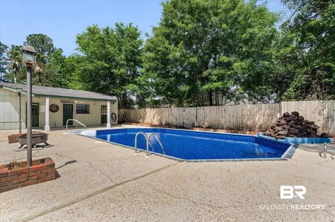 Exterior - 3724 S Claridge Rd, Mobile, AL 36608 photo 3 of 10