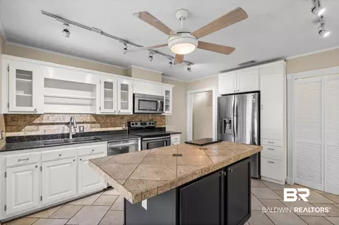 Kitchen - 3724 S Claridge Rd, Mobile, AL 36608 photo 2 of 7