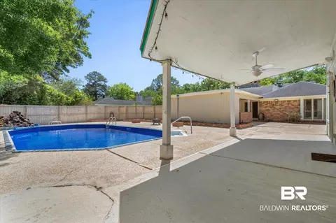 Exterior - 3724 S Claridge Rd, Mobile, AL 36608 photo 6 of 10