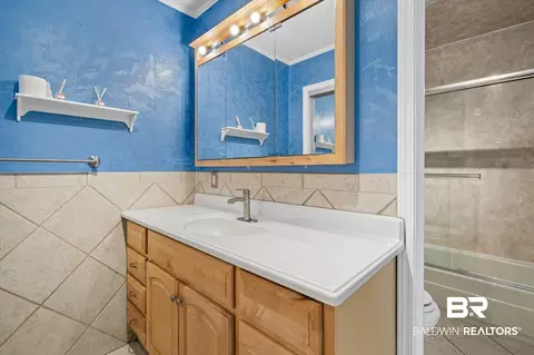 Bath - 3724 S Claridge Rd, Mobile, AL 36608 photo 1 of 3