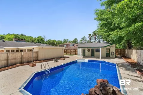 Exterior - 3724 S Claridge Rd, Mobile, AL 36608 photo 7 of 10