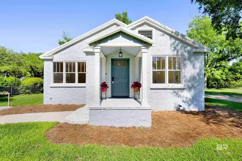309 S Section St, Fairhope, AL 36532