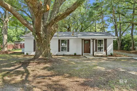 9156 Paula Dr, Semmes, AL 36575