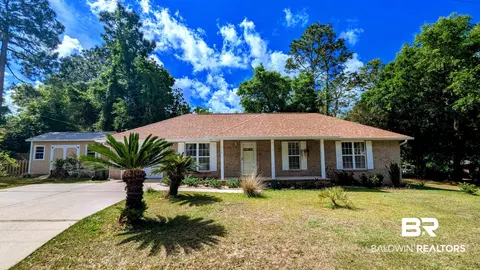 2758 Manuel Cir, Lillian, AL 36549