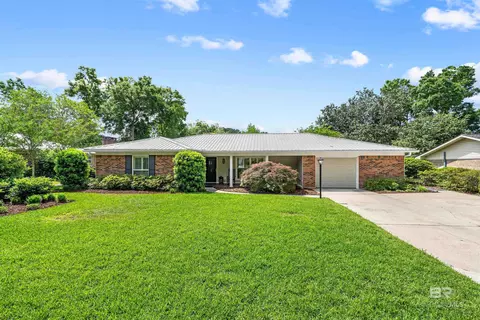 10 Paddock Dr, Fairhope, AL 36532