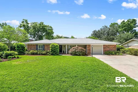 10 Paddock Dr, Fairhope, AL 36532