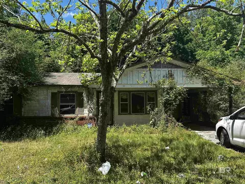 2558 Farnell Dr, Mobile, AL 36605