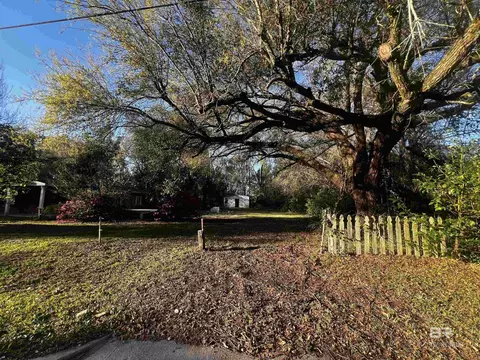 1604 Robert E Lee St, Mobile, AL 36605