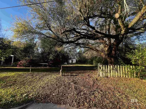 1604 Robert E Lee St, Mobile, AL 36605