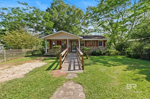220 Liberty St, Atmore, AL 36502