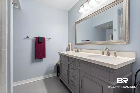 Bath - 559 E Cumberland Rd, Mobile, AL 36608 photo 2 of 4