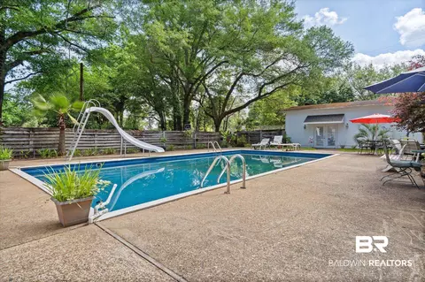 Exterior - 559 E Cumberland Rd, Mobile, AL 36608 photo 3 of 12