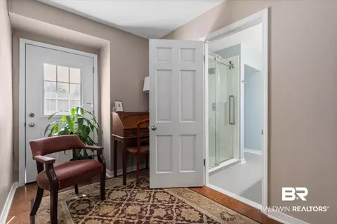 Entry Way - 559 E Cumberland Rd, Mobile, AL 36608 photo 6 of 7