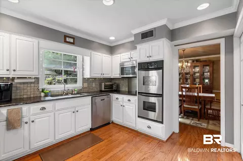 Kitchen - 559 E Cumberland Rd, Mobile, AL 36608 photo 2 of 3