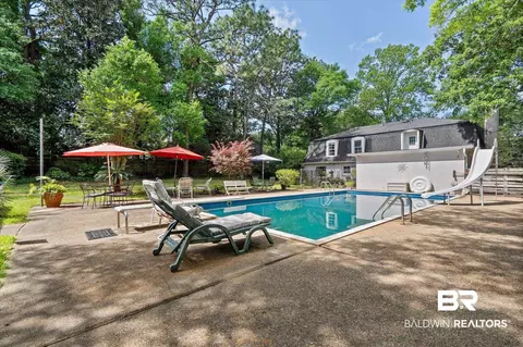 Exterior - 559 E Cumberland Rd, Mobile, AL 36608 photo 6 of 12