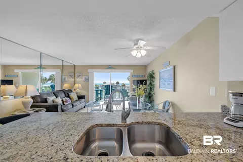 Kitchen - 645 Plantation Rd #6205, Gulf Shores, AL 36542 photo 4 of 5
