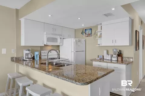 Kitchen - 645 Plantation Rd #6205, Gulf Shores, AL 36542 photo 3 of 5