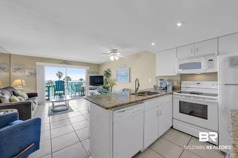 Kitchen - 645 Plantation Rd #6205, Gulf Shores, AL 36542 photo 1 of 5