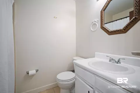 Bath - 6421 Saint Thomas Ct, Mobile, AL 36618 photo 2 of 3