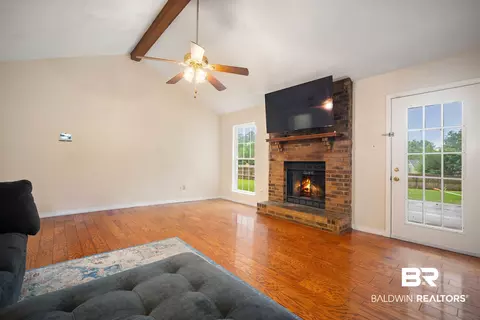 Living - 6421 Saint Thomas Ct, Mobile, AL 36618 photo 3 of 3
