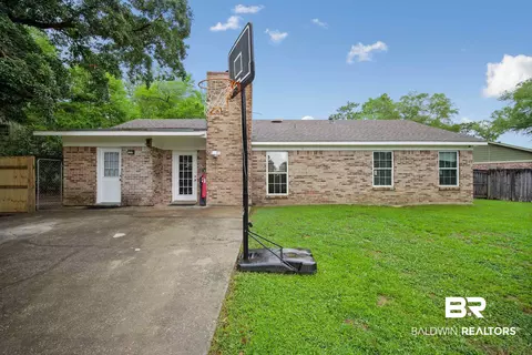 Exterior - 6421 Saint Thomas Ct, Mobile, AL 36618 photo 3 of 5