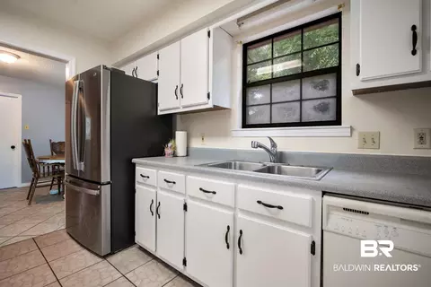 Kitchen - 6421 Saint Thomas Ct, Mobile, AL 36618 photo 2 of 3