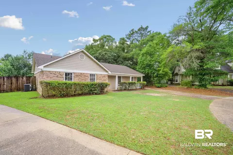 Exterior - 6421 Saint Thomas Ct, Mobile, AL 36618 photo 2 of 5