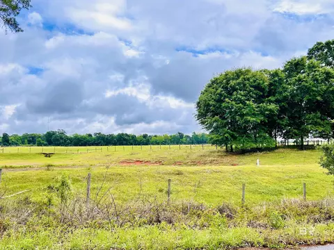 822 Dogwood Rd, Brewton, AL 36426