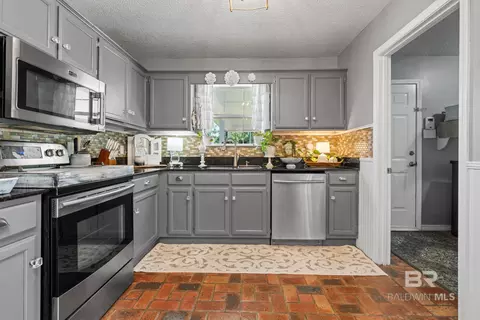 Kitchen - 2850 Pretty Branch Dr, Mobile, AL 36618 photo 2 of 3