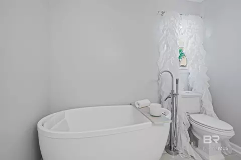 Bath - 2850 Pretty Branch Dr, Mobile, AL 36618 photo 2 of 4